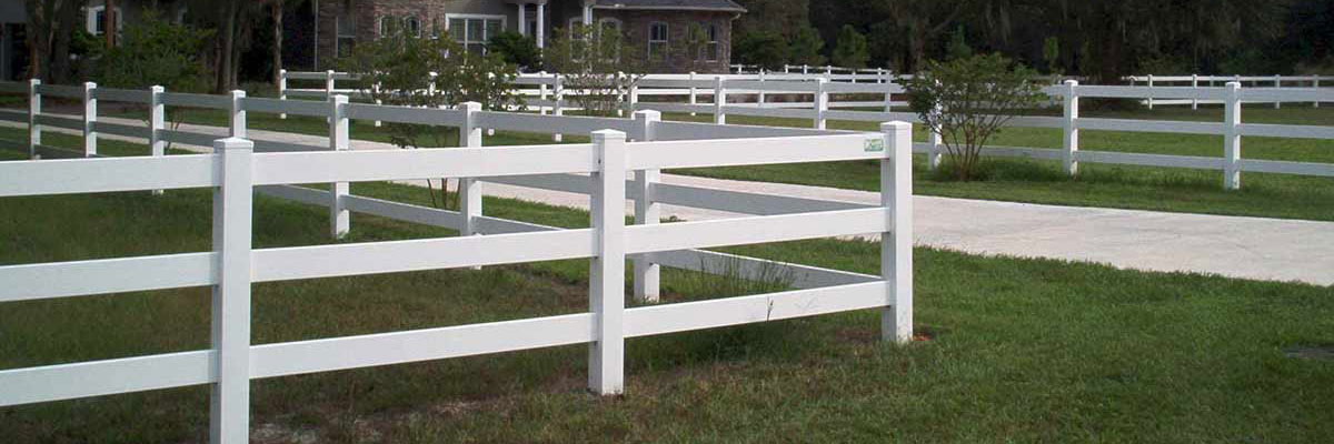 White poly vinyl privacy fence